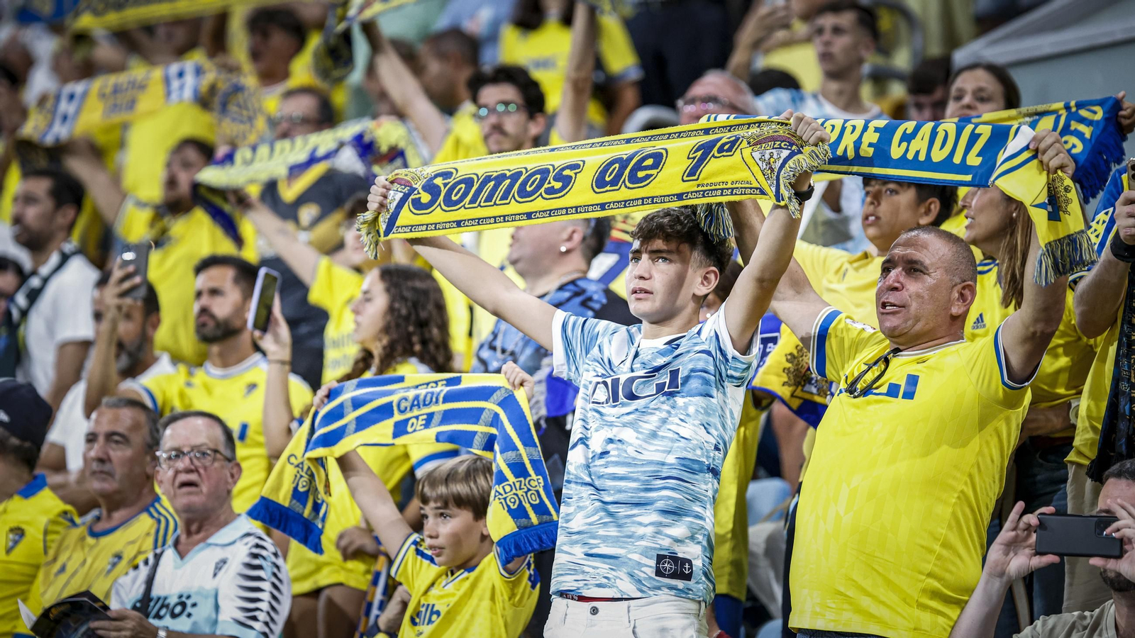 Búscate entre las fotos del partido de fútbol entre Cádiz CF y Real Zaragoza