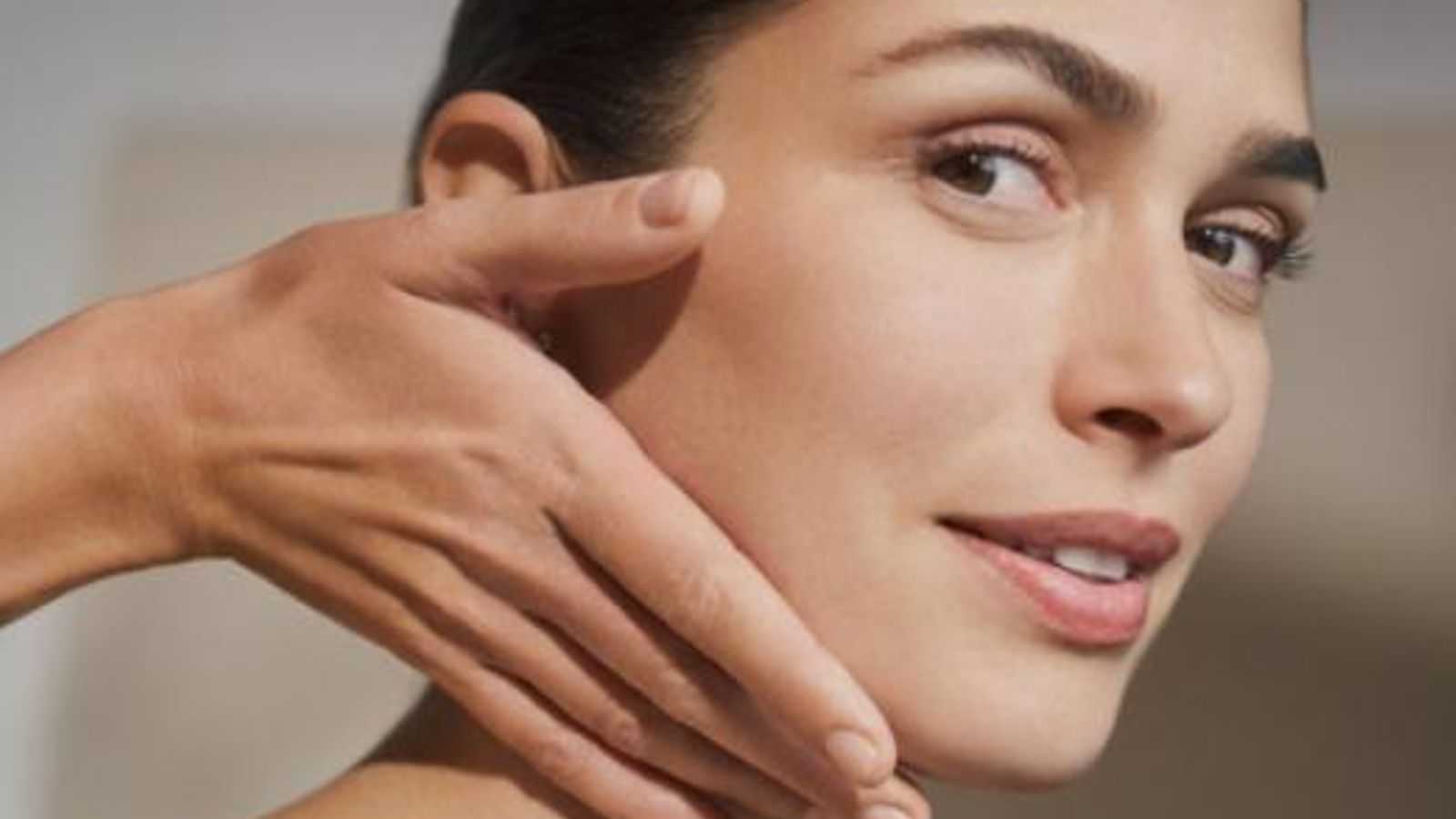 El tratamiento se realiza con masajes faciales en puntos estratégicos.