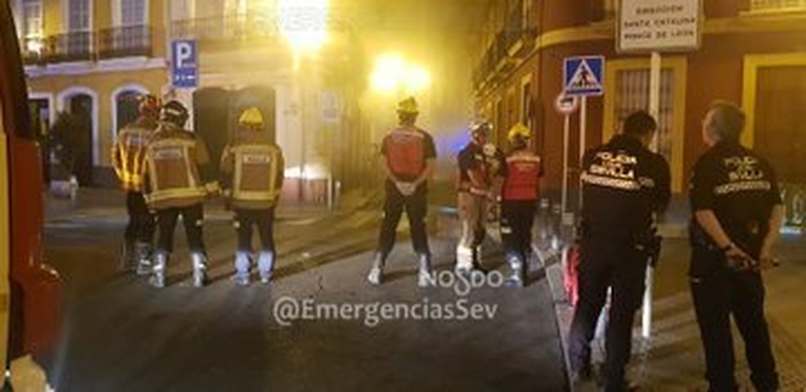 Agentes en la Plaza Cristo de Burgos.