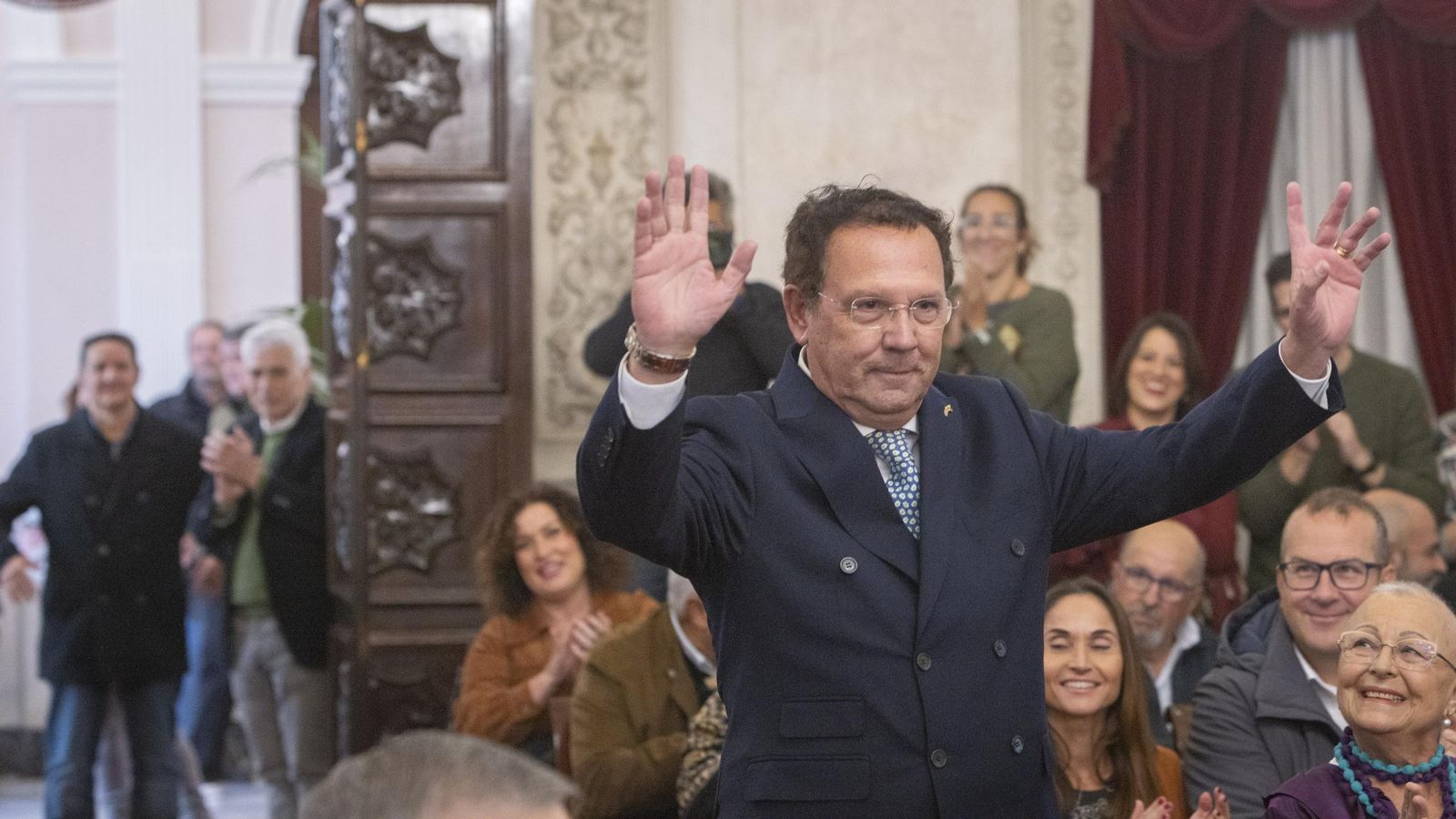 Las imágenes del traspaso de coronas de SM los Reyes Magos de Cádiz