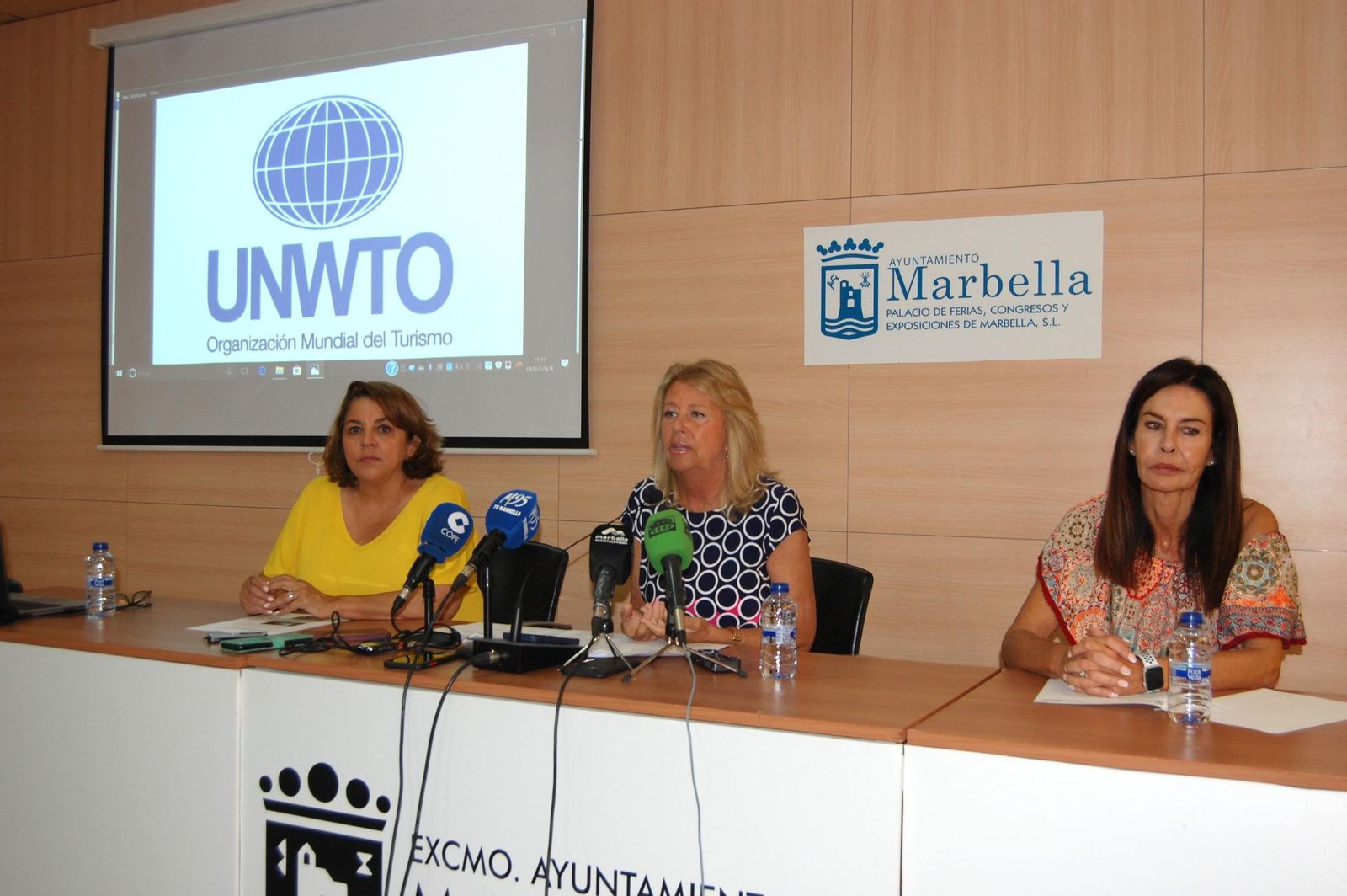 De izquierda a derecha, Laura de Arce, Ángeles Muñoz e Itzíar Pérez.