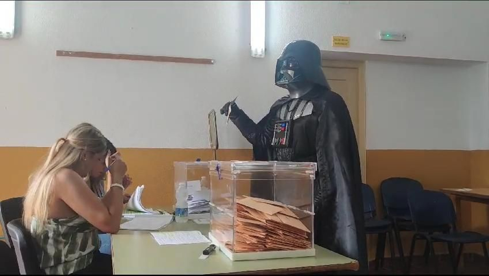 Darth Vader  vota en La Línea