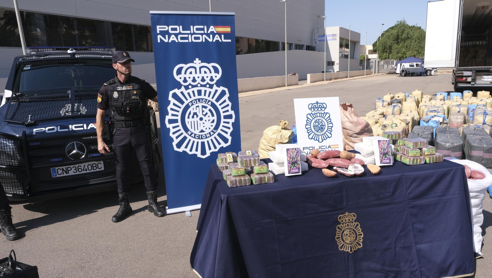 La Policía Nacional incauta 15 toneladas de hachís, en imágenes