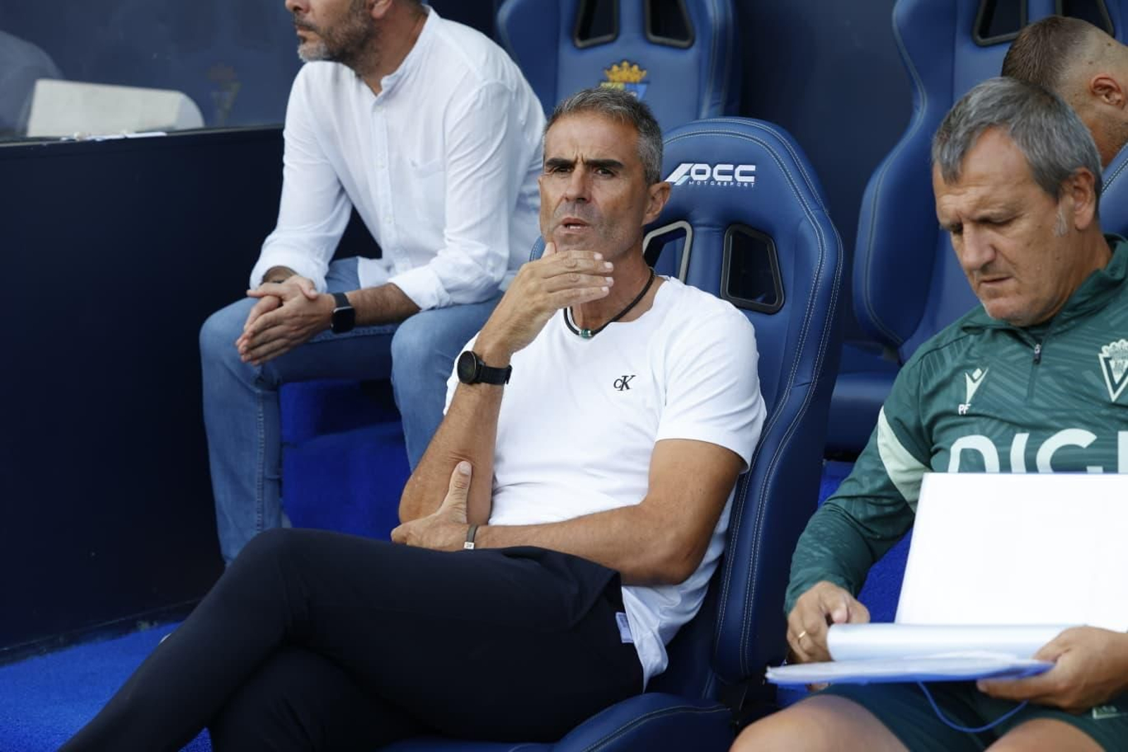 Garitano aguarda en el banquillo al comienzo del encuentro.