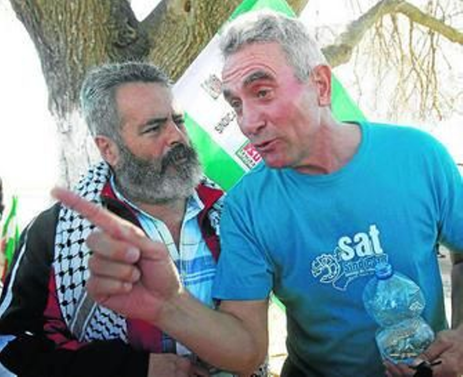 Sánchez Gordillo y Diego Cañamero, ayer, en la finca ocupada en Palma.