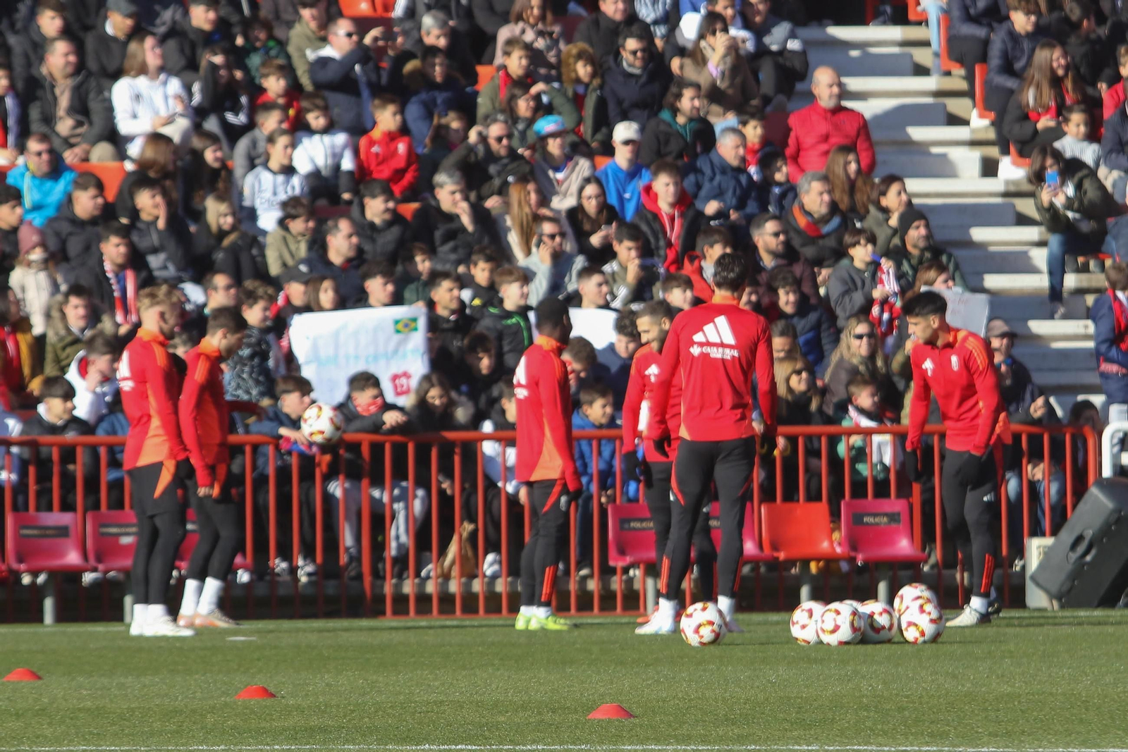 Las mejores imágenes del entrenamiento del Granada CF en Los Cármenes