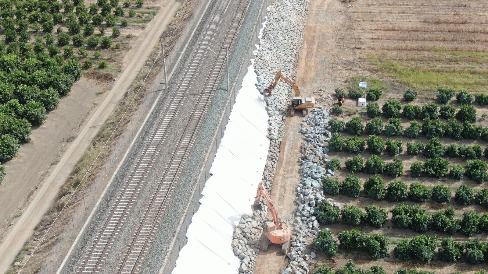 Obras de renovación de la línea de Alta Velocidad entre Córdoba y Sevilla.