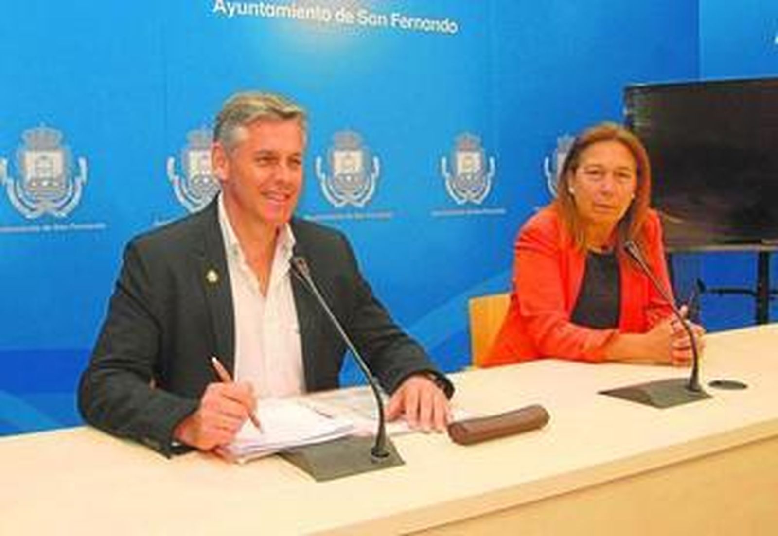 Javier Cano y Mayte Mas, en la pasada campaña electoral, durante una rueda de prensa que ofrecieron.