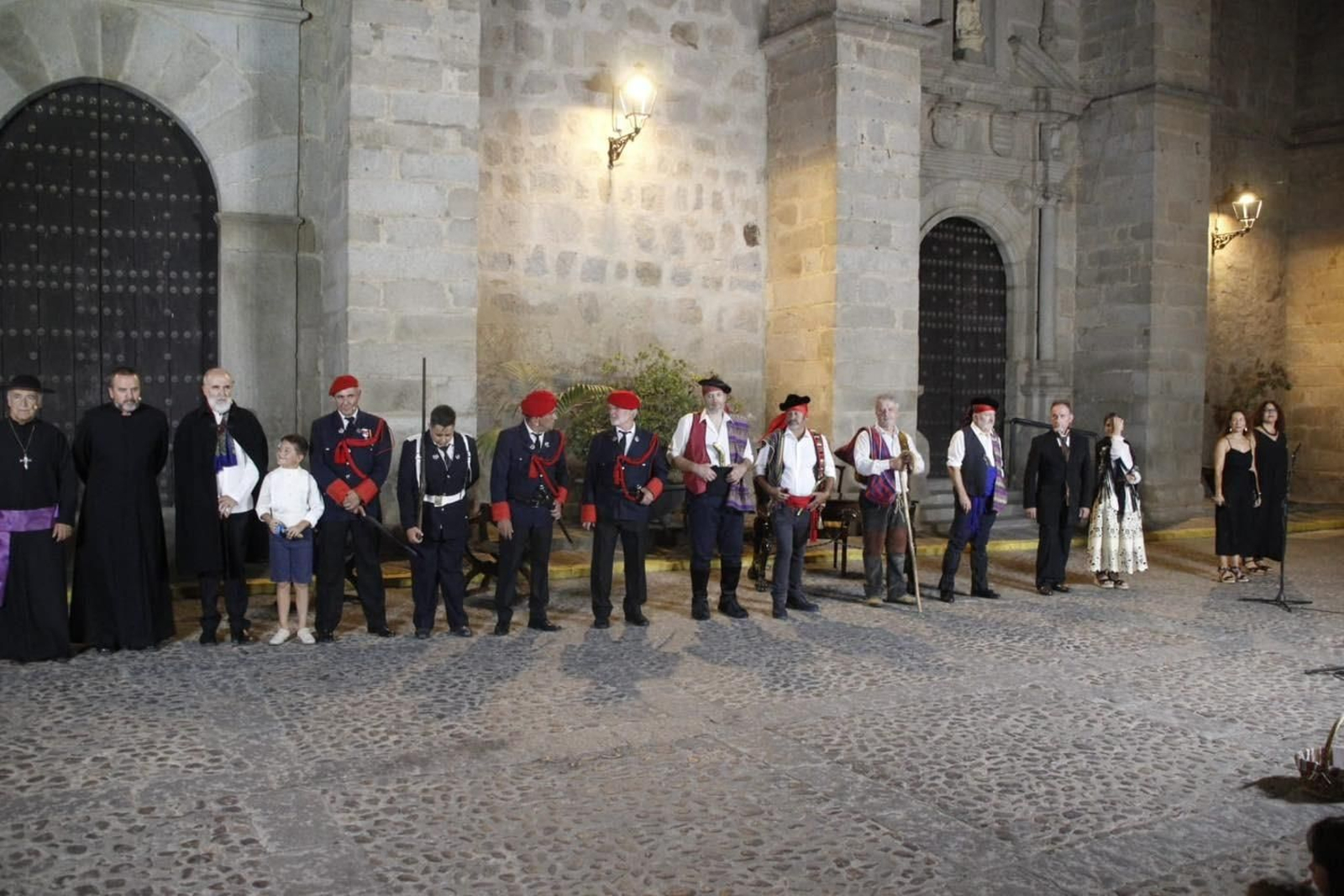 El estreno de 'Mil hombres. El Condesito' en Hinojosa del Duque, en imágenes