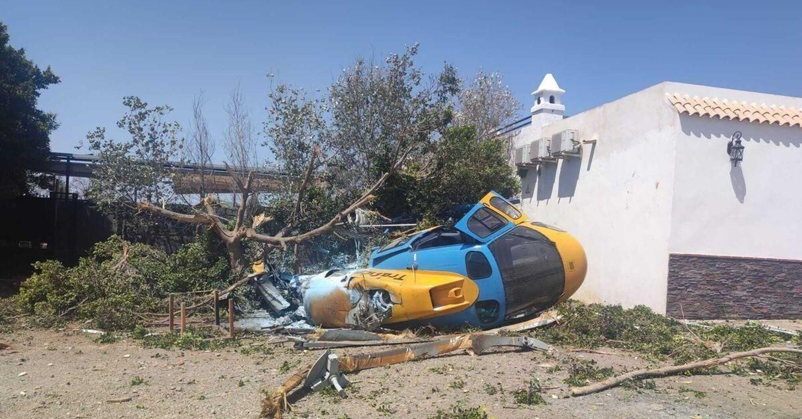 Así quedó el helicóptero de la DGT en La Mojonera.