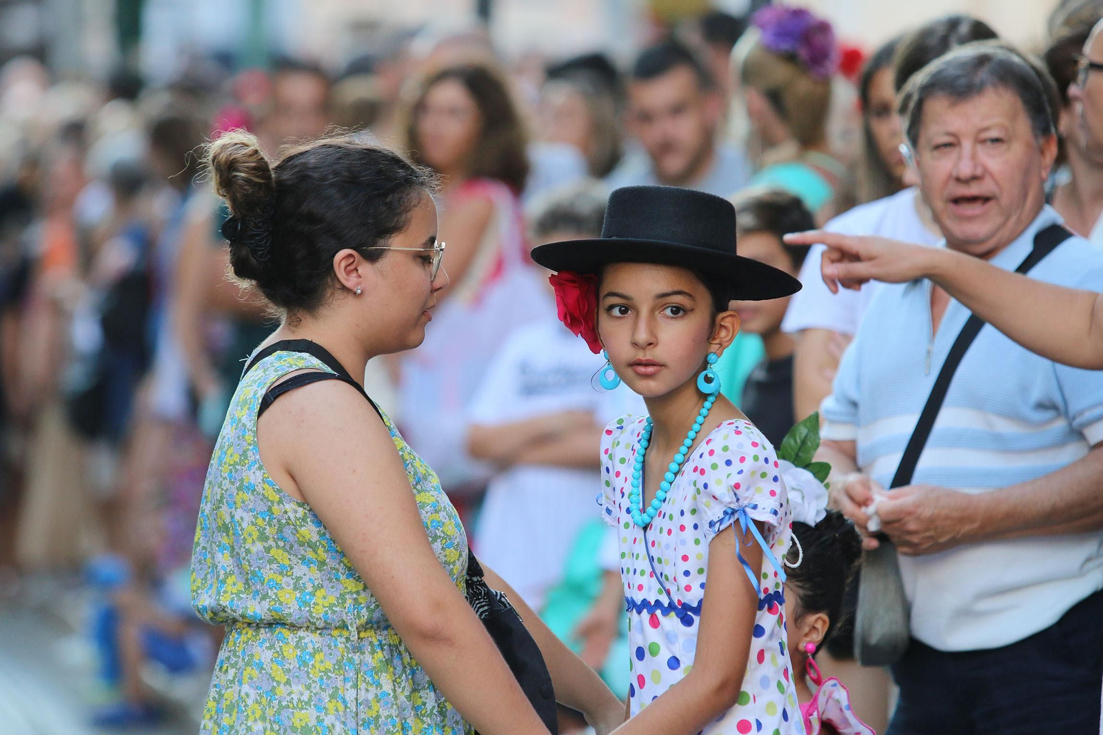 La Batalla de las Flores ha regresado inundando Almería de claveles