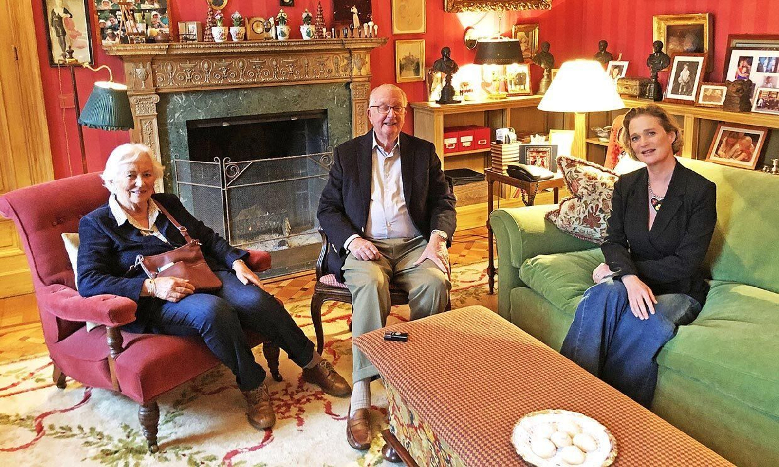 Alberto y Paola de Bélgica con Delphine Böel, reconocida hace poco como hija del rey emérito.