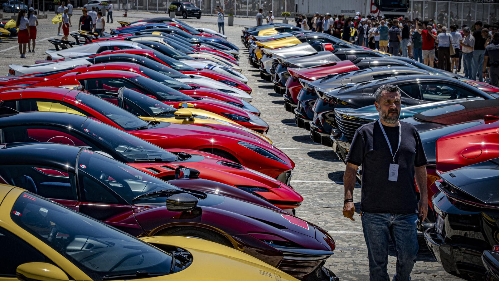 Las imágenes de la concentración de coches Ferrari en Cádiz