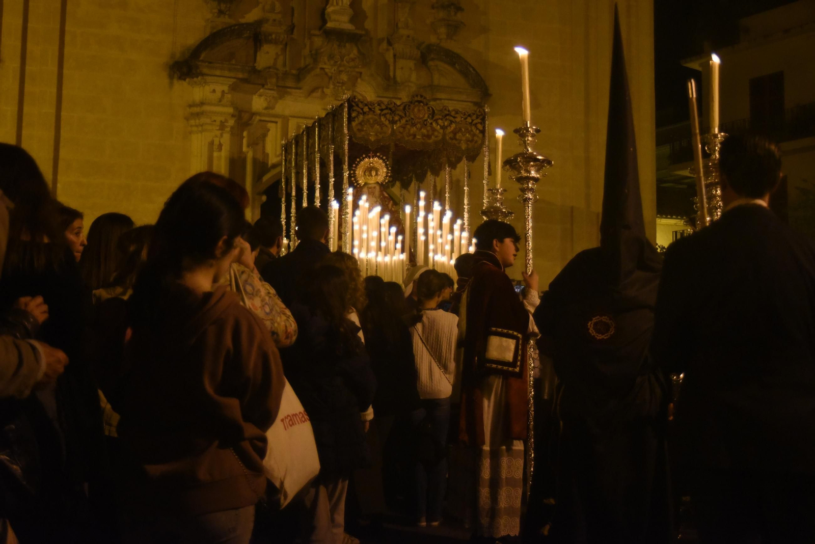 La procesión de la Buena Muerte en la Madrugada de Córdoba, en imágenes