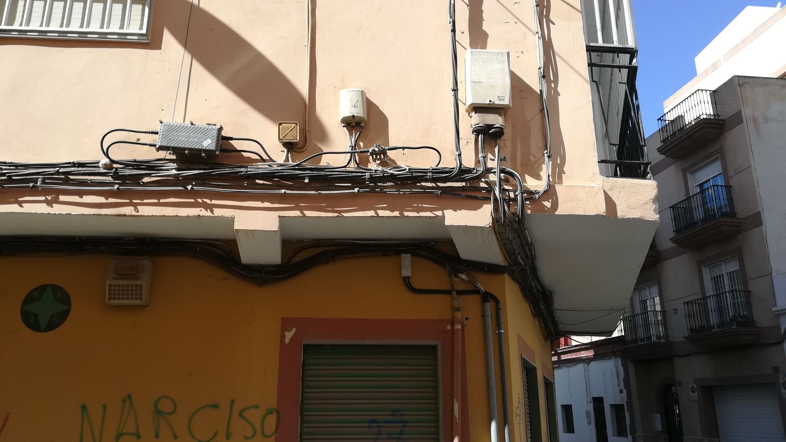 Cableado en fachada