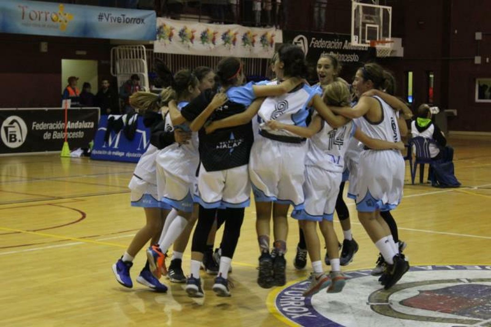 Las selección de Málaga minibasket, tras un partido.