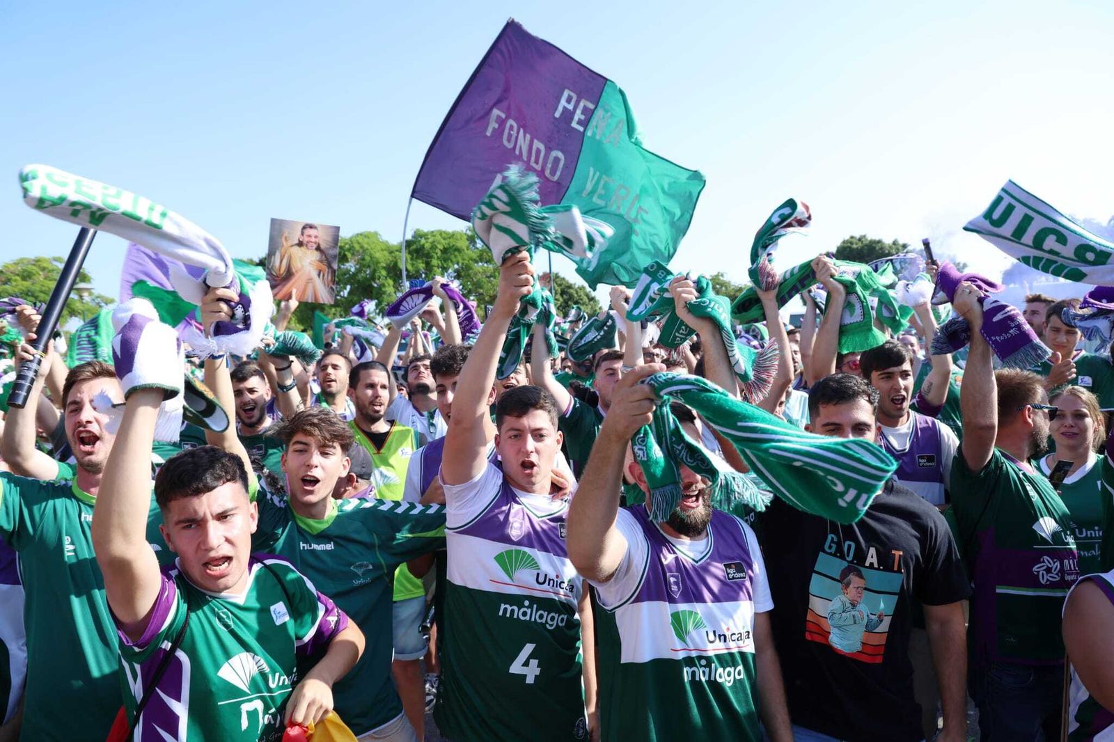 Recibimiento al Unicaja antes de las semifinales de la BCL, en fotos