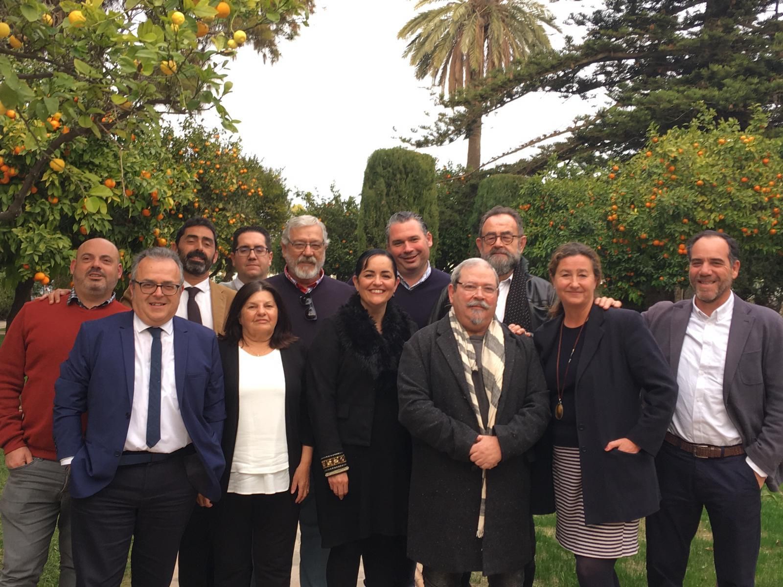 José María Morillo, rodeado de los directores de alojamientos turísticos de El Puerto el día en el que recibió el homenaje.