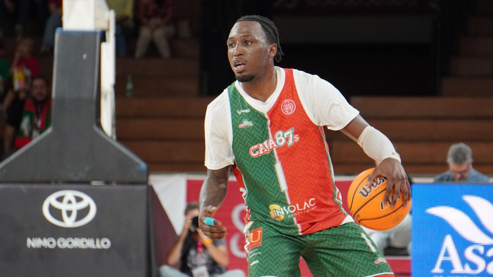 Clarke, jugador del Caja 87.