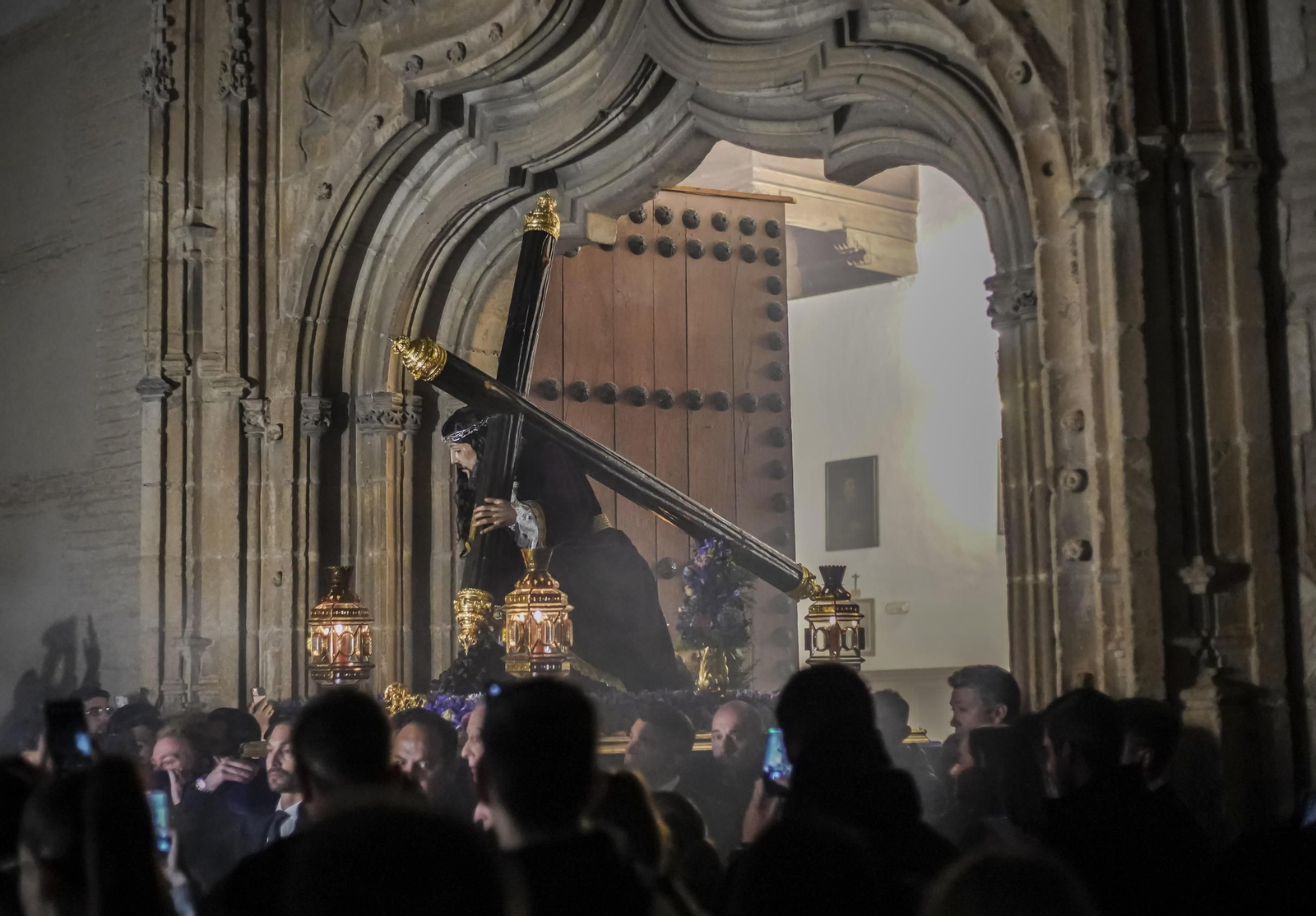 Del Albaicín al Realejo, las imágenes del traslado de Tres Caídas