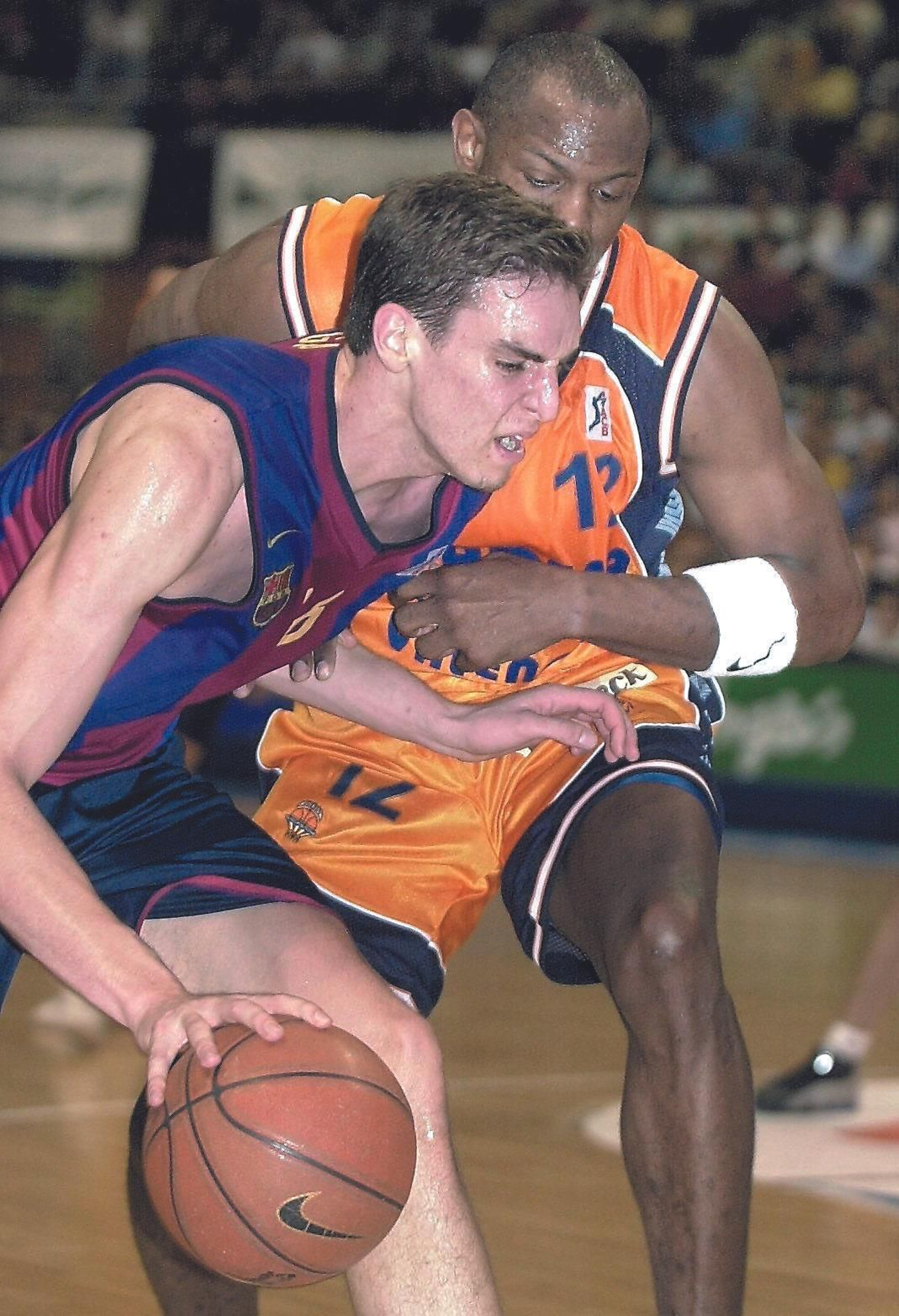 Pau, en sus comienzos en el Barcelona.