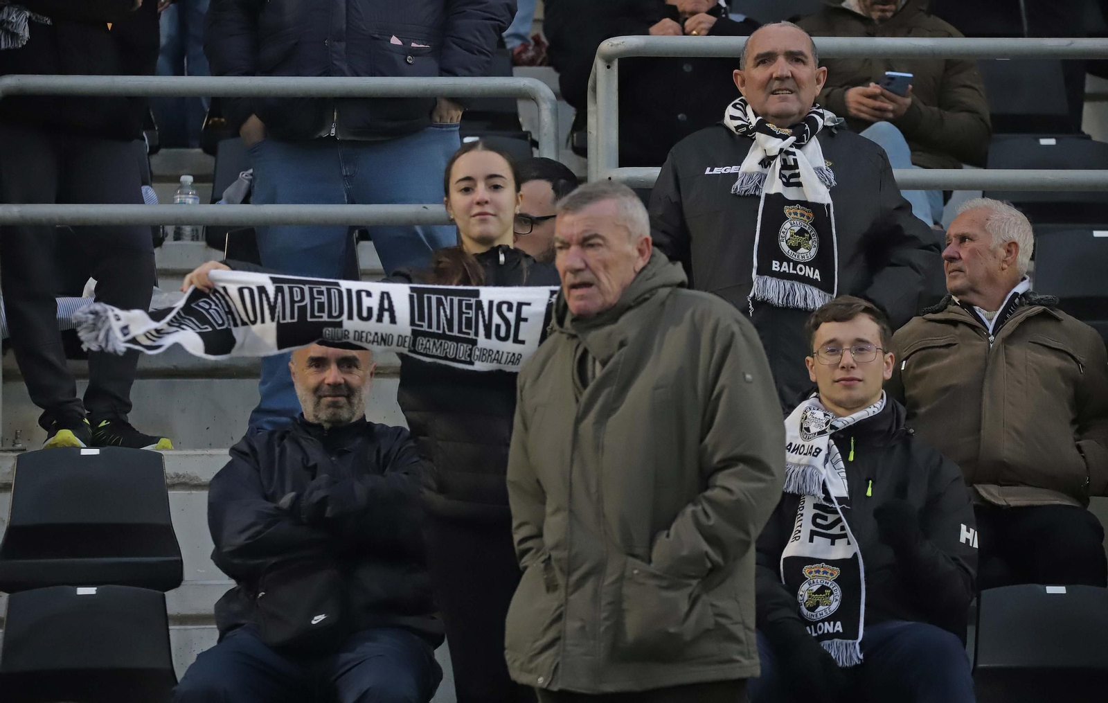 Búscate en el Ciudad de La Línea durante el Balona - Dos Hermanas de Tercera Federación