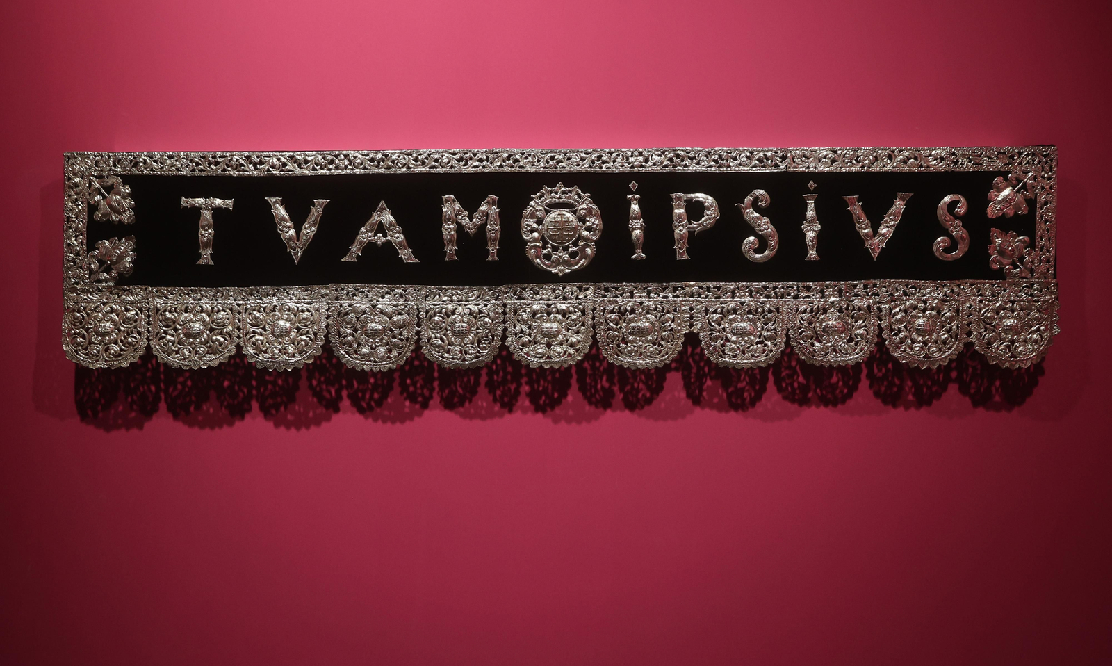 Exposición sobre la restauración del palio de la Virgen del Valle