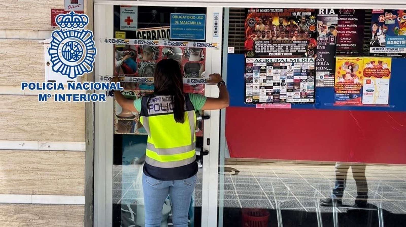 La Policía Nacional precinta el local situado en la Rambla Amatisteros