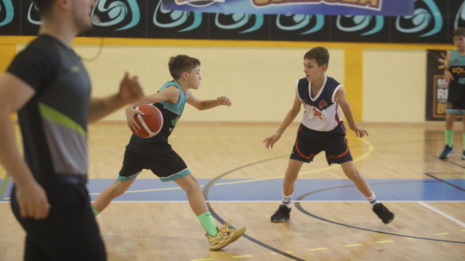 Las fotos de la primera jornada del Cadeba mini-masculino de La Línea