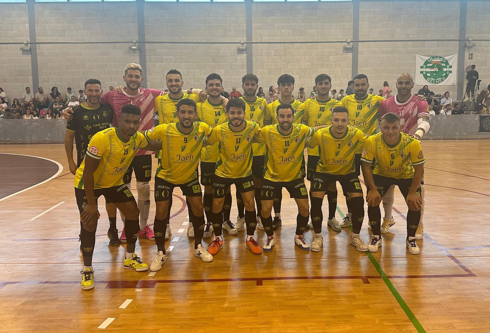 Equipo del Jaén Paraíso Interior FS en Bélmez de la Moraleda.