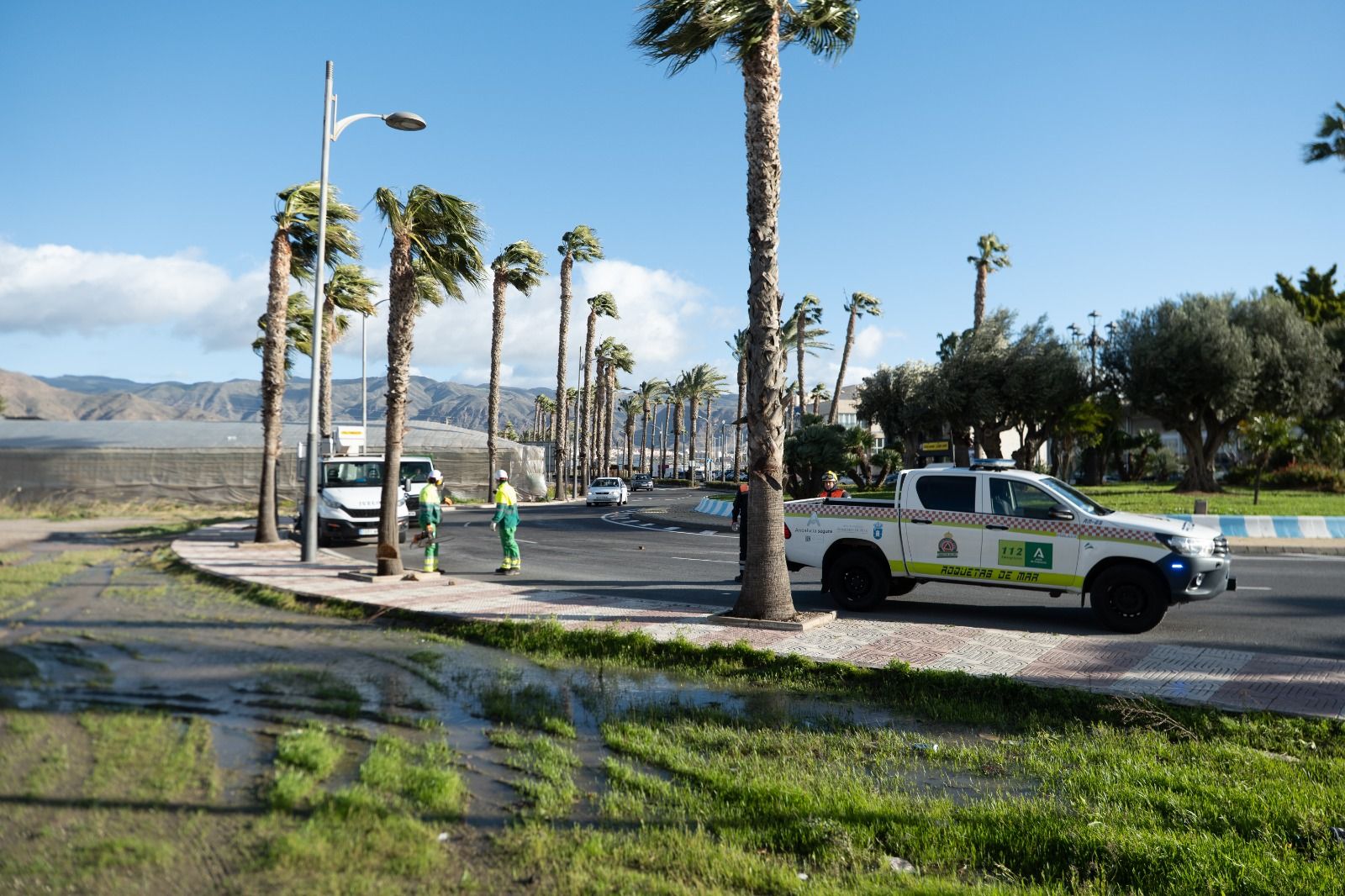 Roquetas planta cara a la borrasca Leonardo: un despliegue humano y técnico frente al temporal