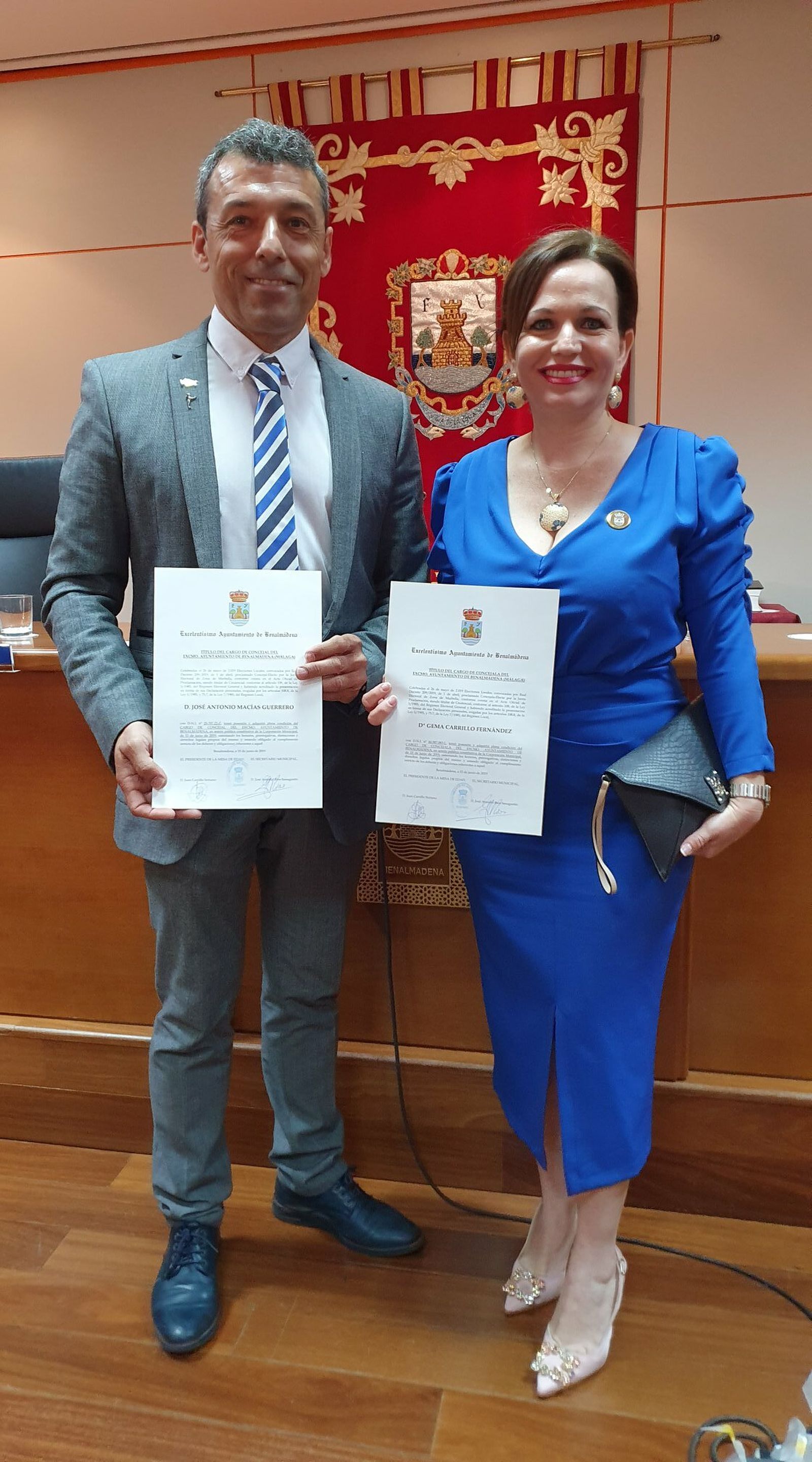 José Antonio Macías, junto a la líder local de Vox, Gema Carrillo.