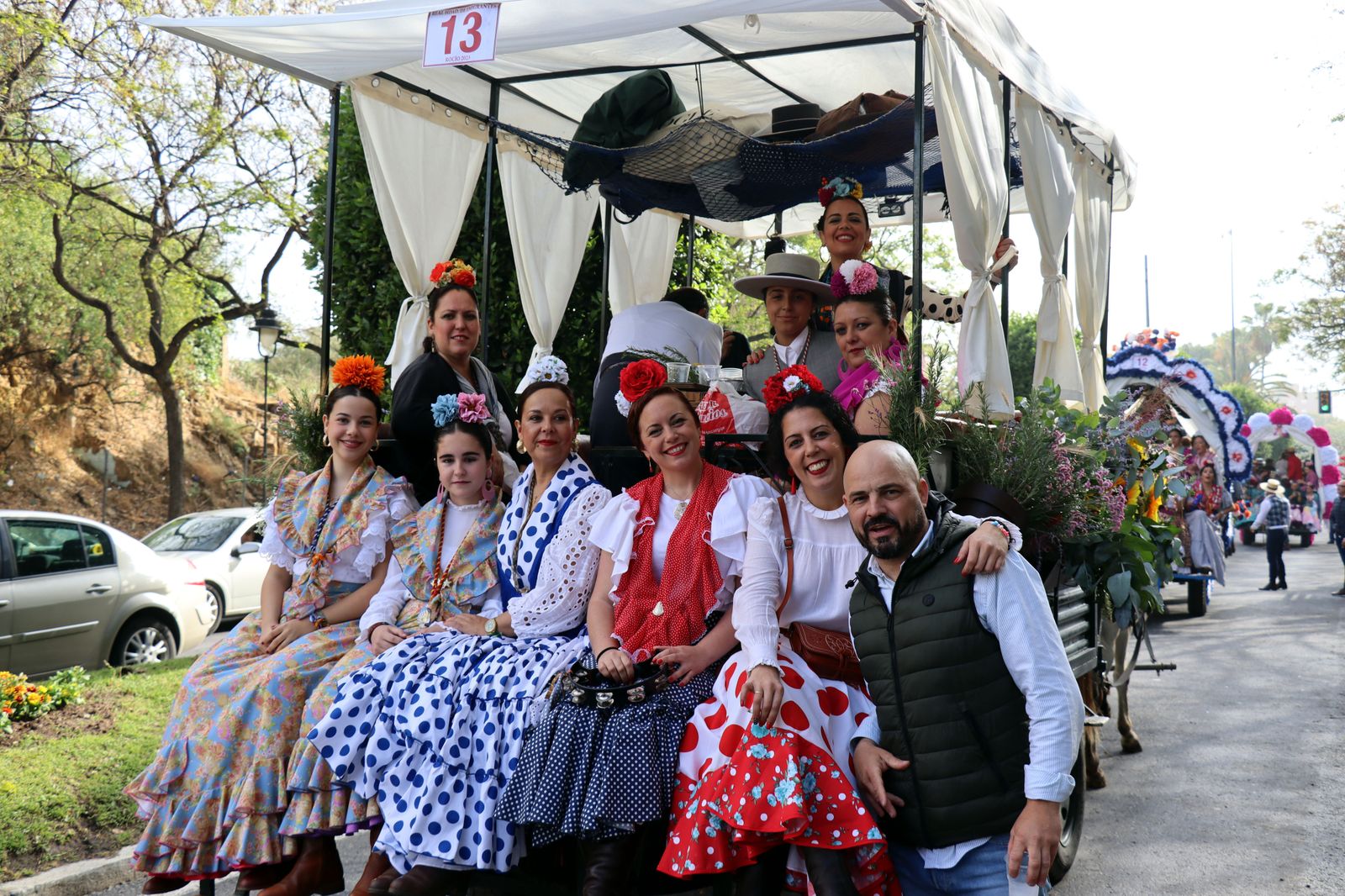 El Rocío 2023: Imágenes de la Hermandad de Emigrantes en su salida de Huelva