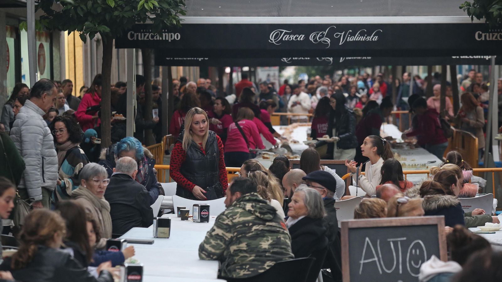 Fotos del II Roscón de Reyes gigante en Algeciras