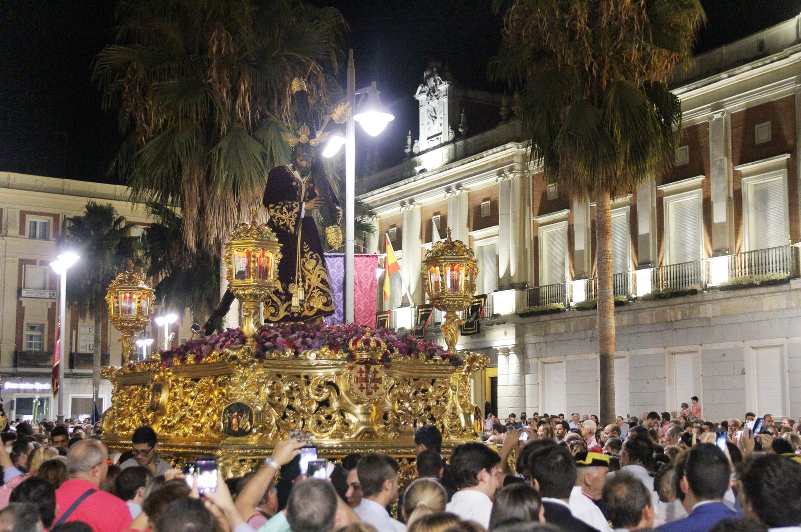 Imágenes del Señor de Pasión en la procesión del centenario de la hermandad