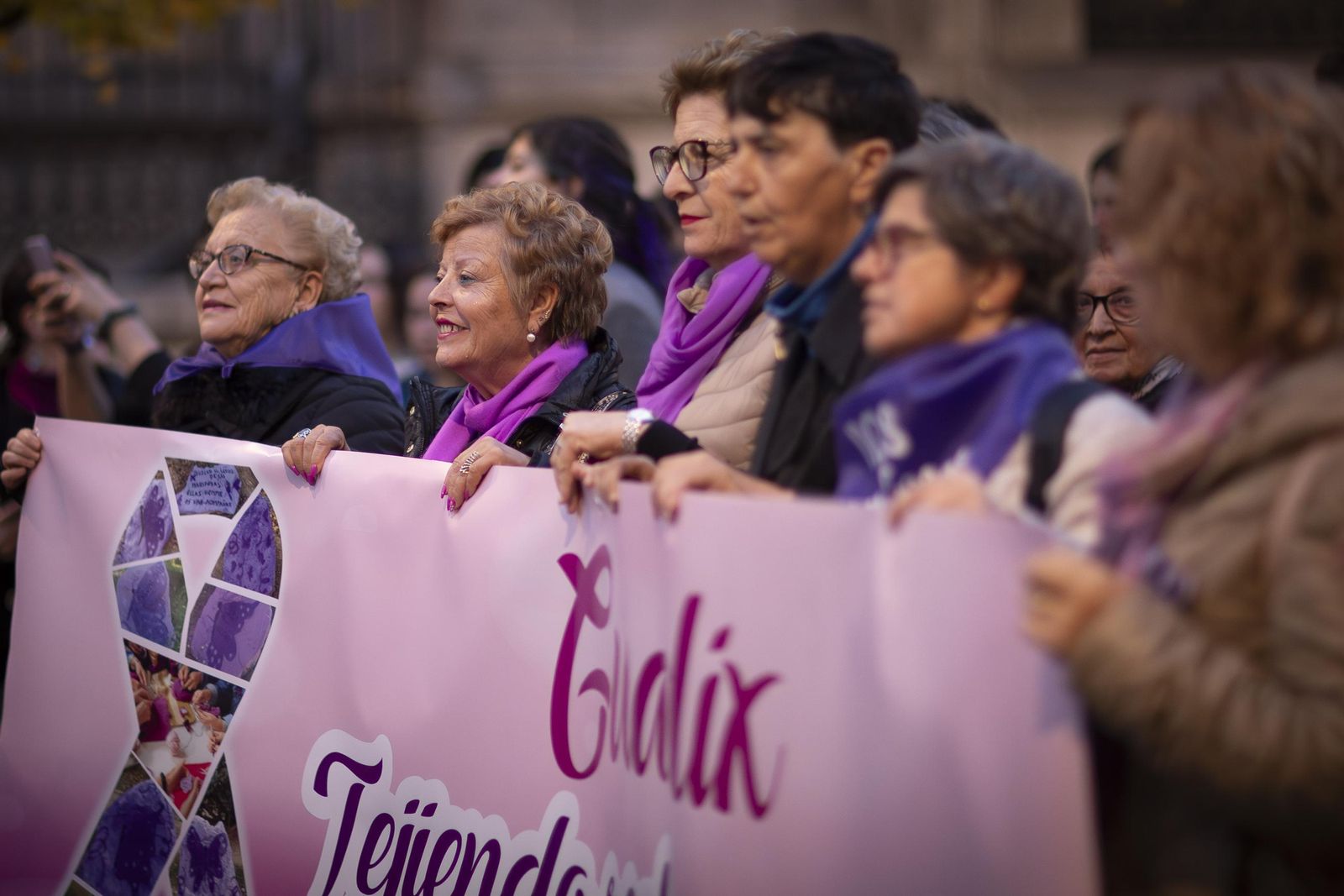Todas las imágenes de la movilización de Granada contra la violencia machista este 25N