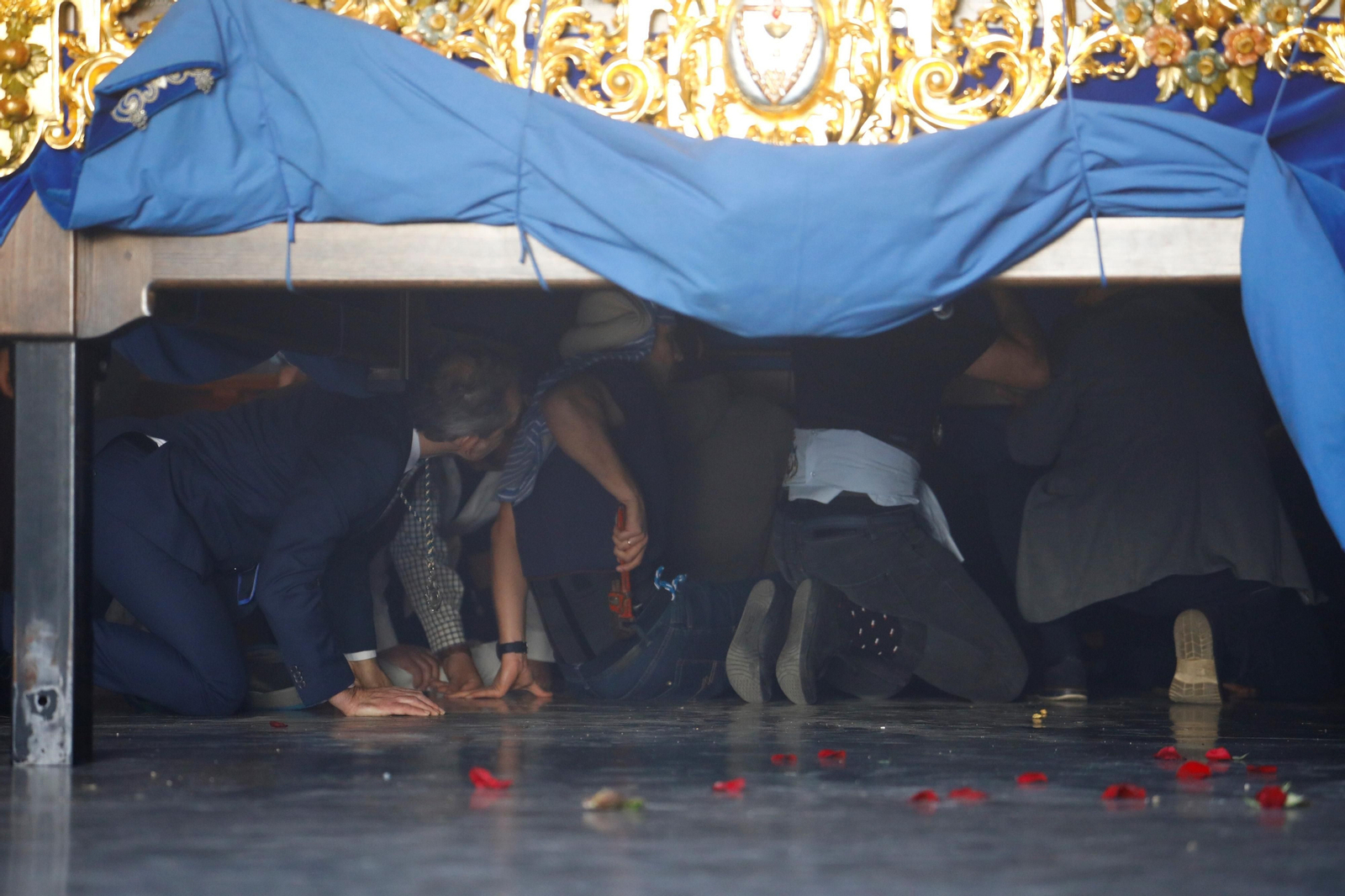 Domingo de Resurrección en Córdoba: la procesión de la hermandad del Resucitado, en imágenes