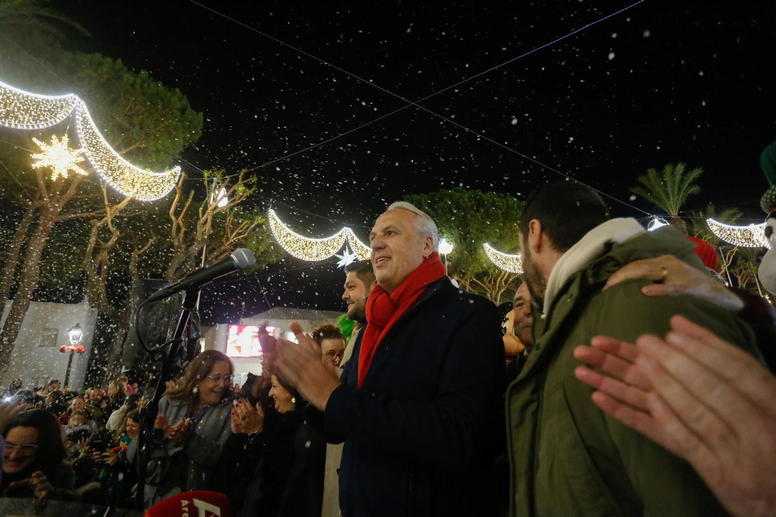 Las fotografías del encendido del alumbrado de Navidad en San Roque