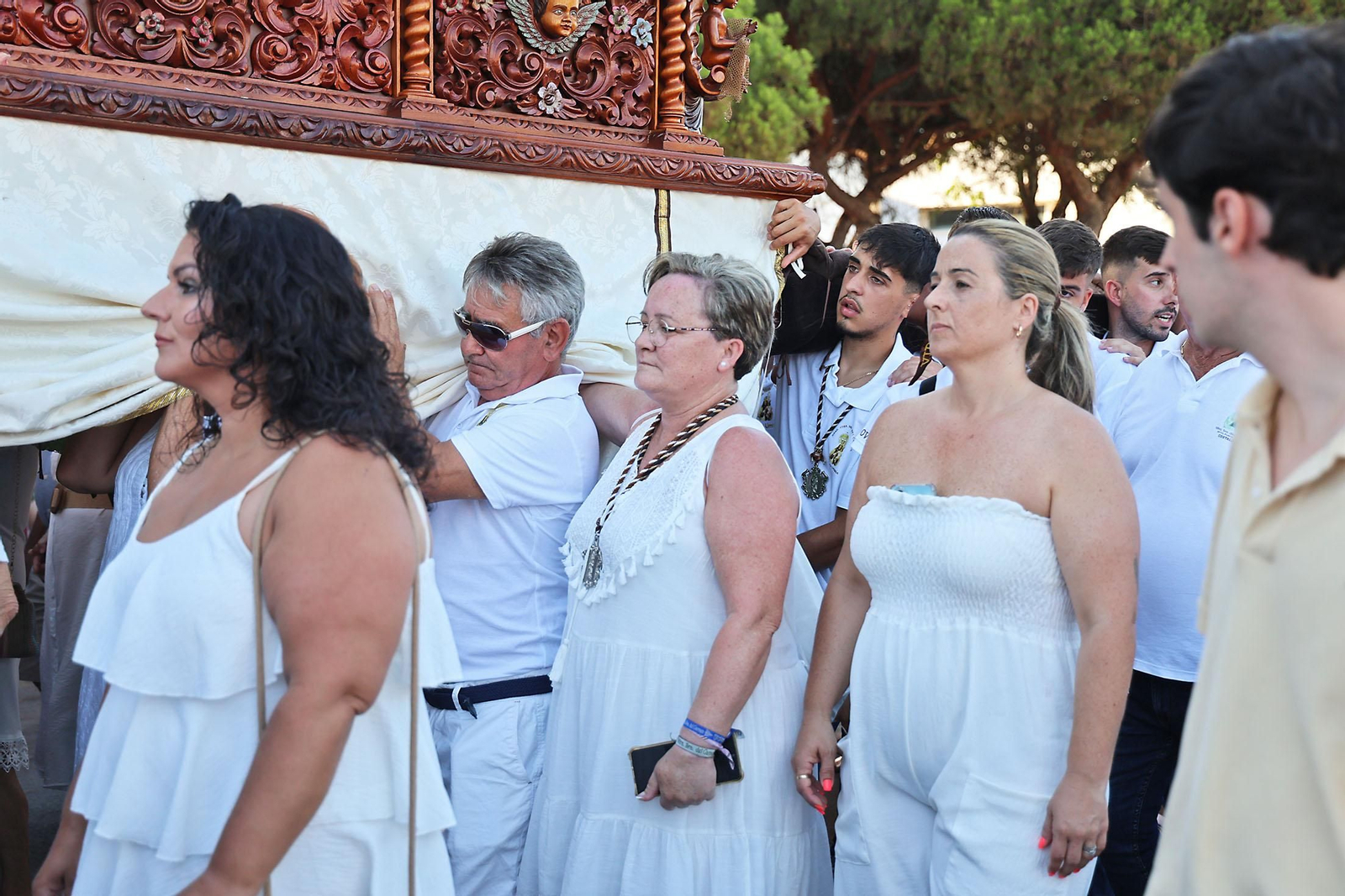 Imágenes de la Virgen del Carmen procesionando en Punta Umbría