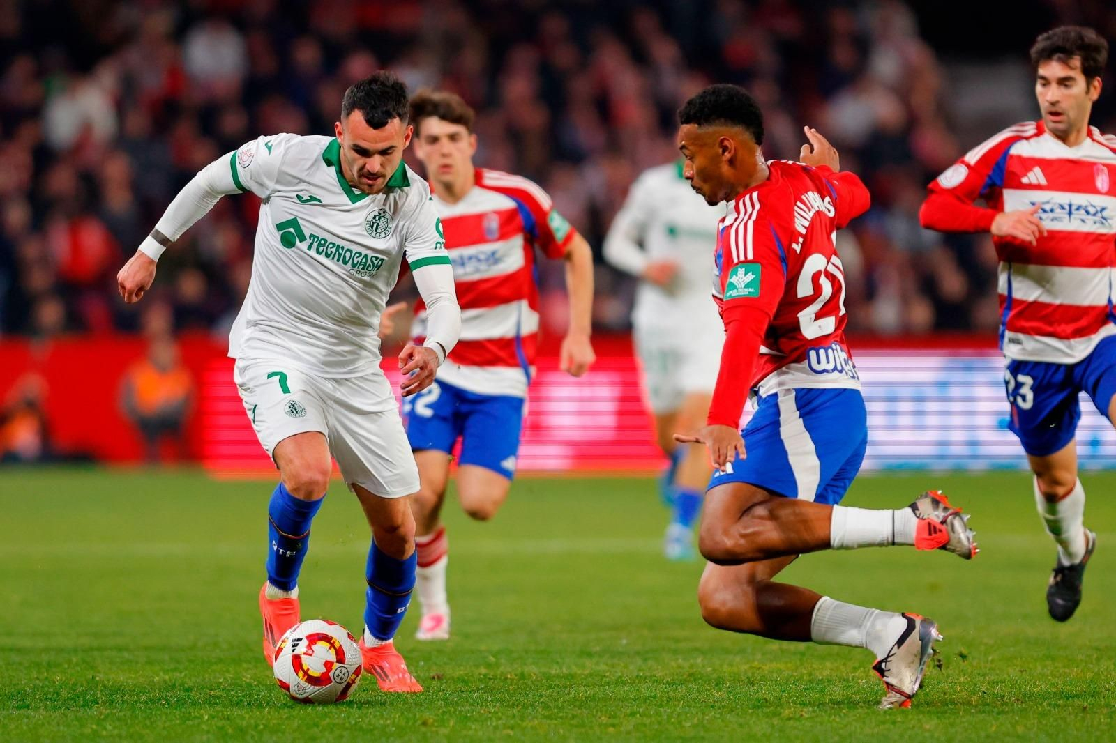 Álex Sola, con el Getafe en el Nuevo Los Cármenes en un partido de la pasada campaña