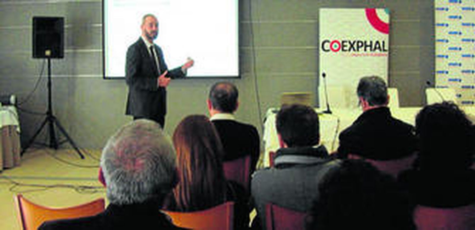 Numerosos asociados de Coexphal acudieron a la jornada para analizar la retribución a los trabajadores.