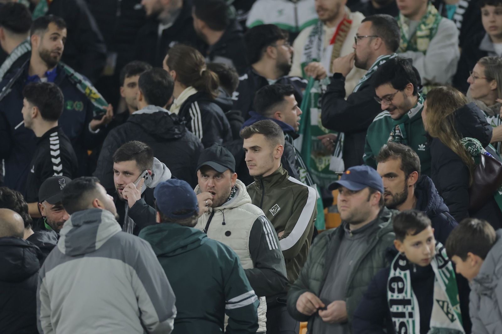 Buscate en las fotos del Betis - Feyenoord