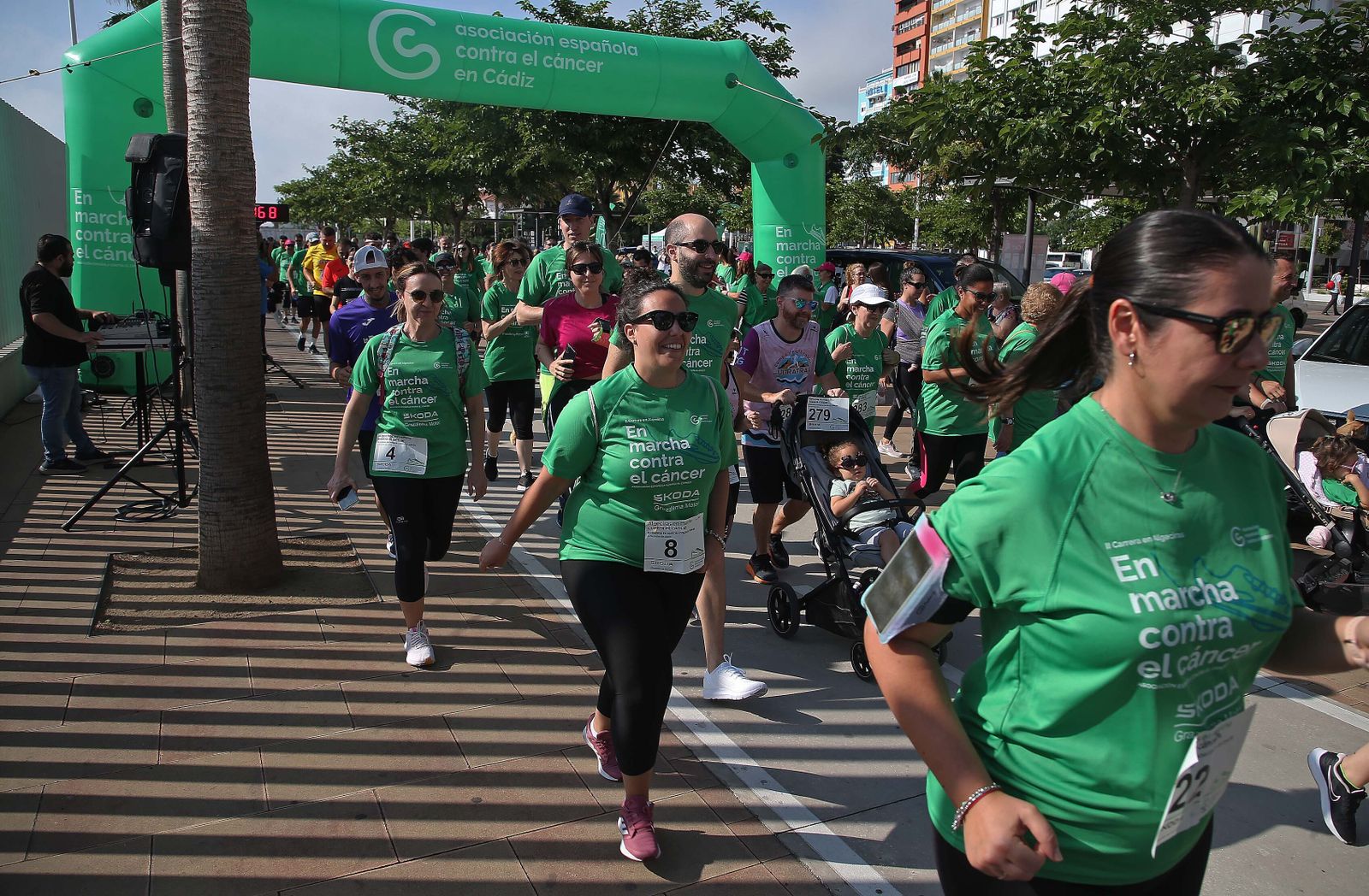La II Carrera en marcha contra el cáncer celebrada en Algeciras, en imágenes.