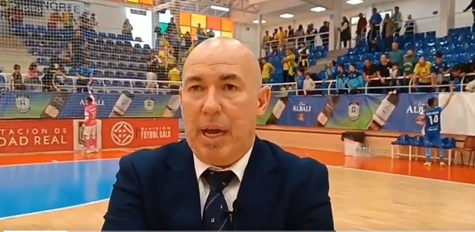 Dani Rodríguez atiende a los medios de comunicación tras las tablas en el Pabellón Virgen de la Cabeza.