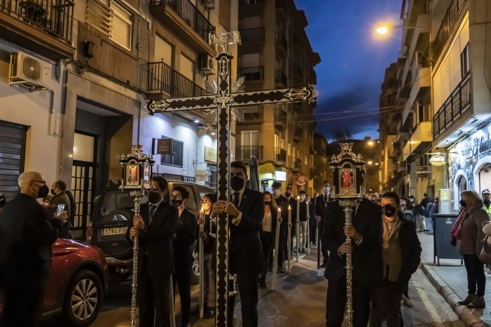 Los vía crucis del Viernes de Dolores, en imágenes