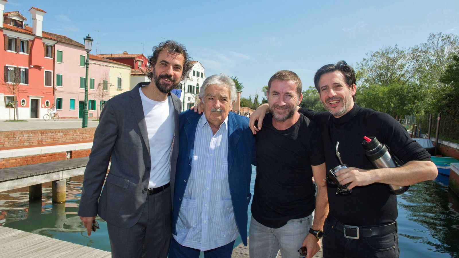 Mujica), en los canales de Venecia junto al director uruguayo Álvaro Brechner (izquierda), el actor Antonio de la Torre y el intérprete uruguayo Alfonso Tort.