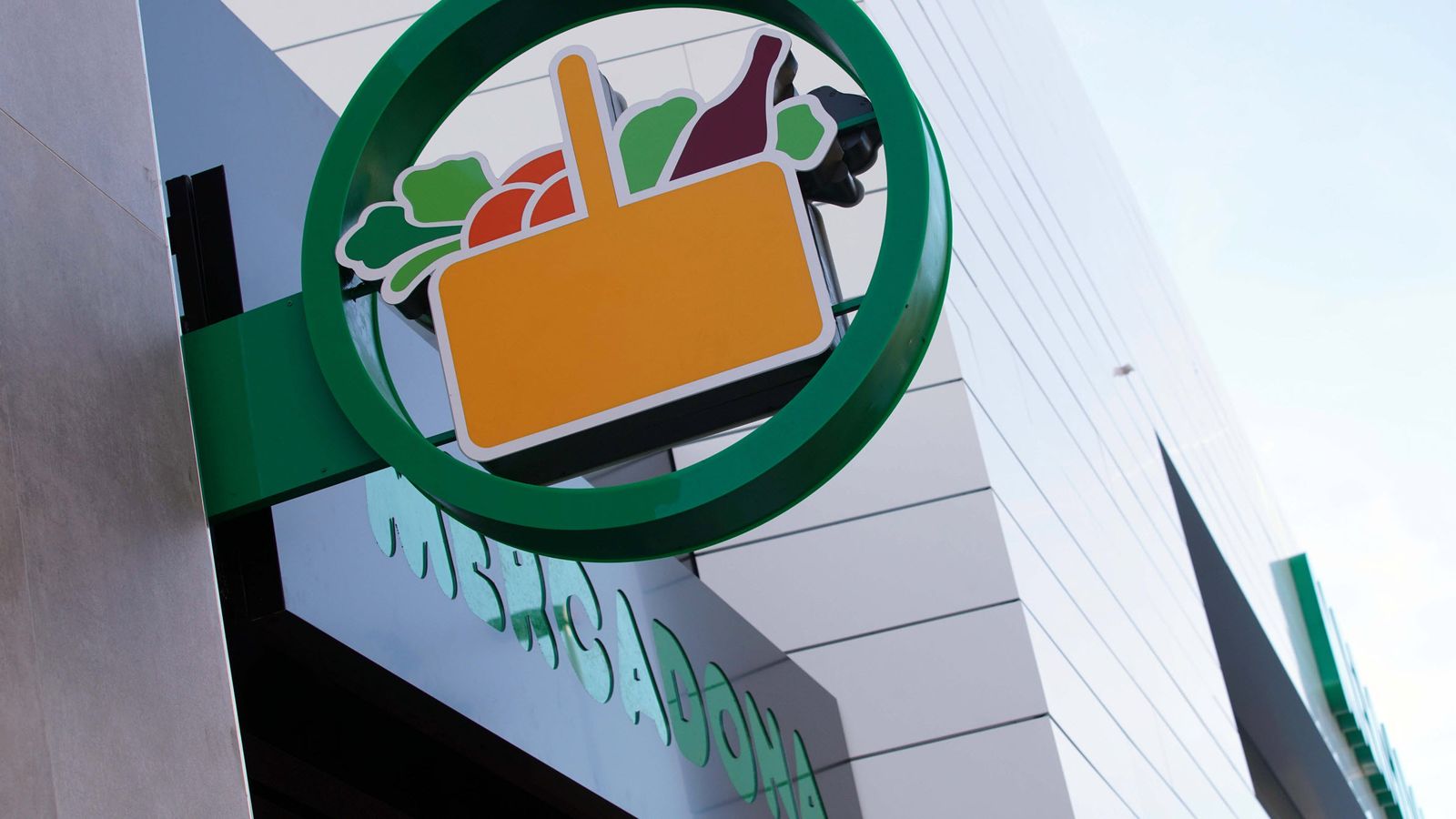 Un cartel de Mercadona