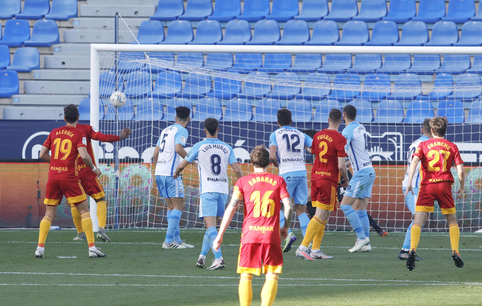 El Zaragoza marca a balón parado en La Rosaleda.
