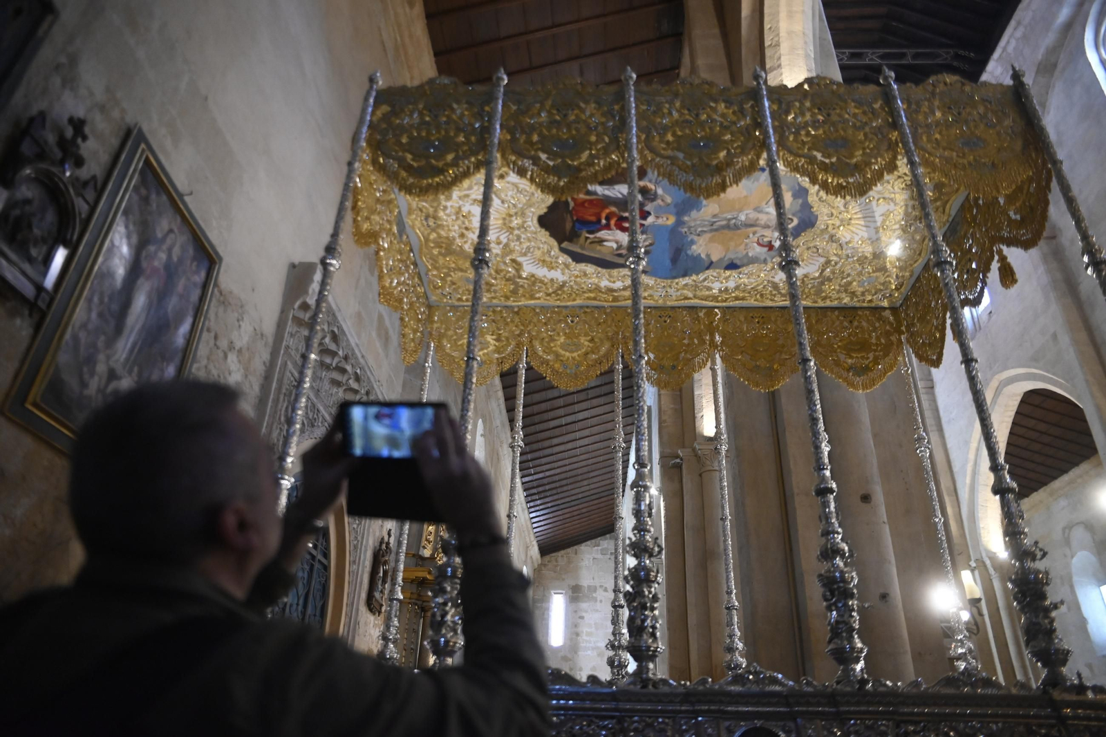 Las mejores imágenes del nuevo palio de la Virgen de la Alegría de Córdoba