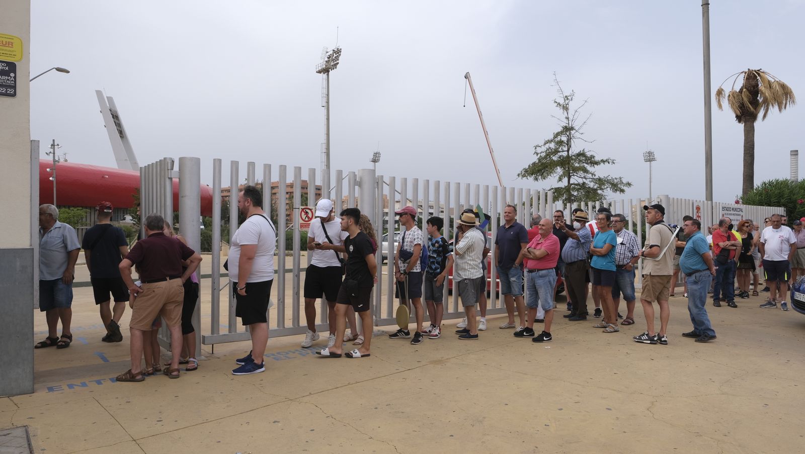 Imágenes de la renovación de los abonos de la U.D. Almería